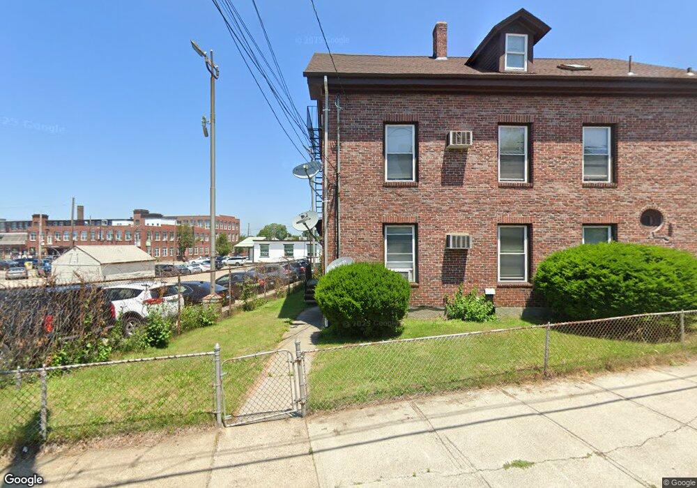 165 Pidge Ave, Pawtucket, RI 02860 - photo 1