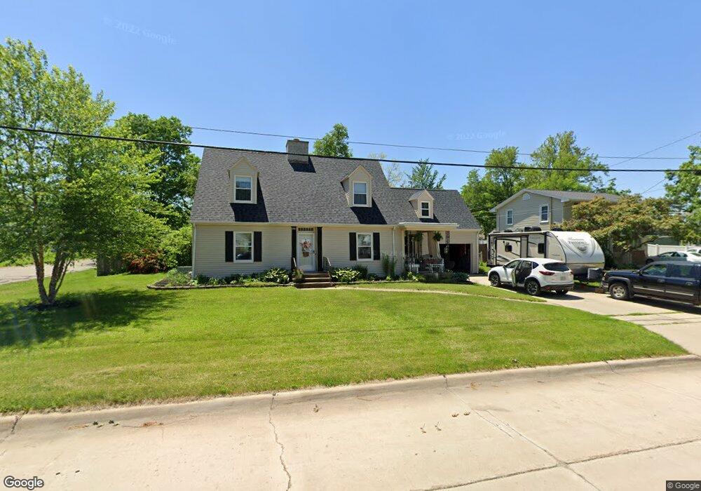 2725 Meadowbrook Dr SE, Cedar Rapids, IA 52403 - photo 1