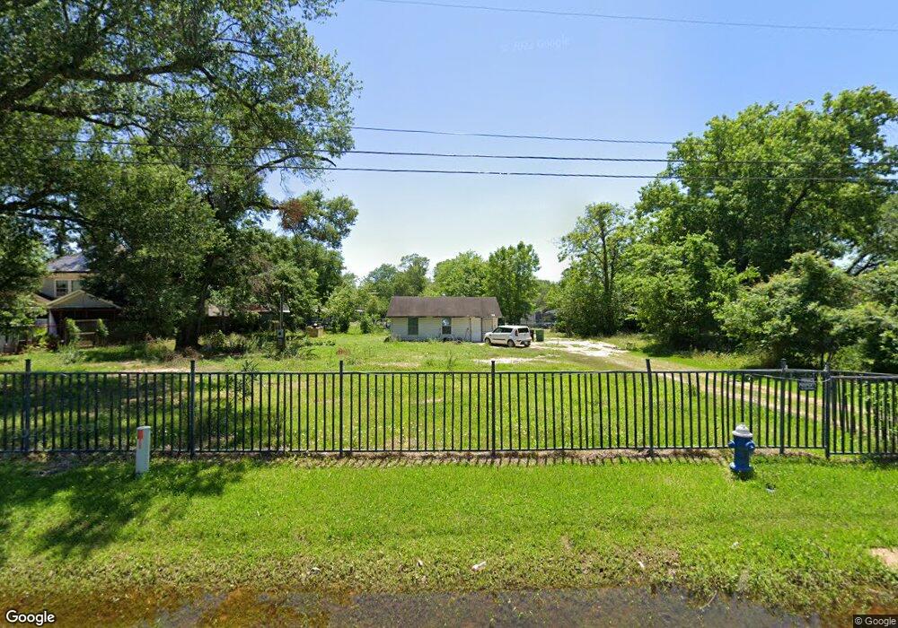 5702 Gaston St, Houston, TX 77016 - photo 1