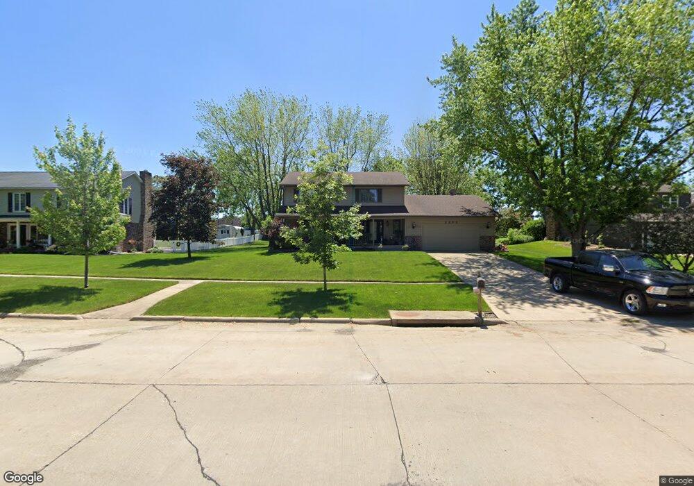 2202 Minnetonka Dr, Cedar Falls, IA 50613 - photo 1