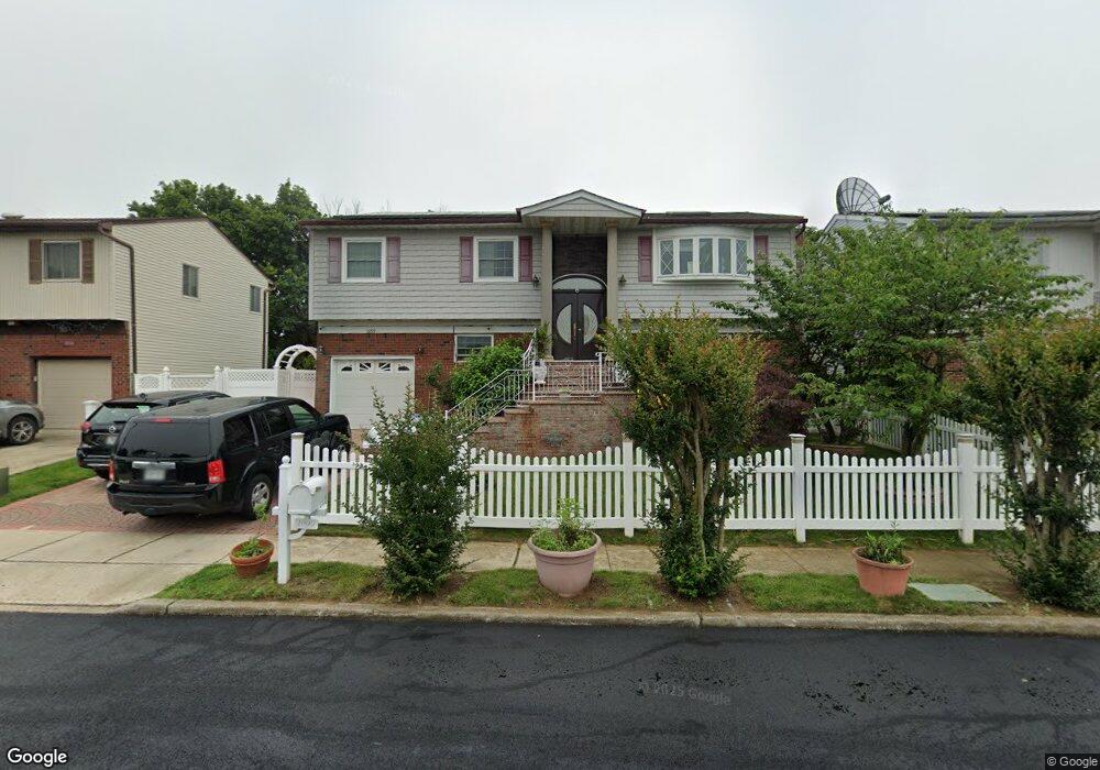 1099 Christopher Ct, West Hempstead, NY 11552 - photo 1