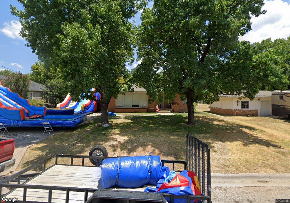 1402 Hillcrest Blvd, Gainesville, TX 76240 - photo 1