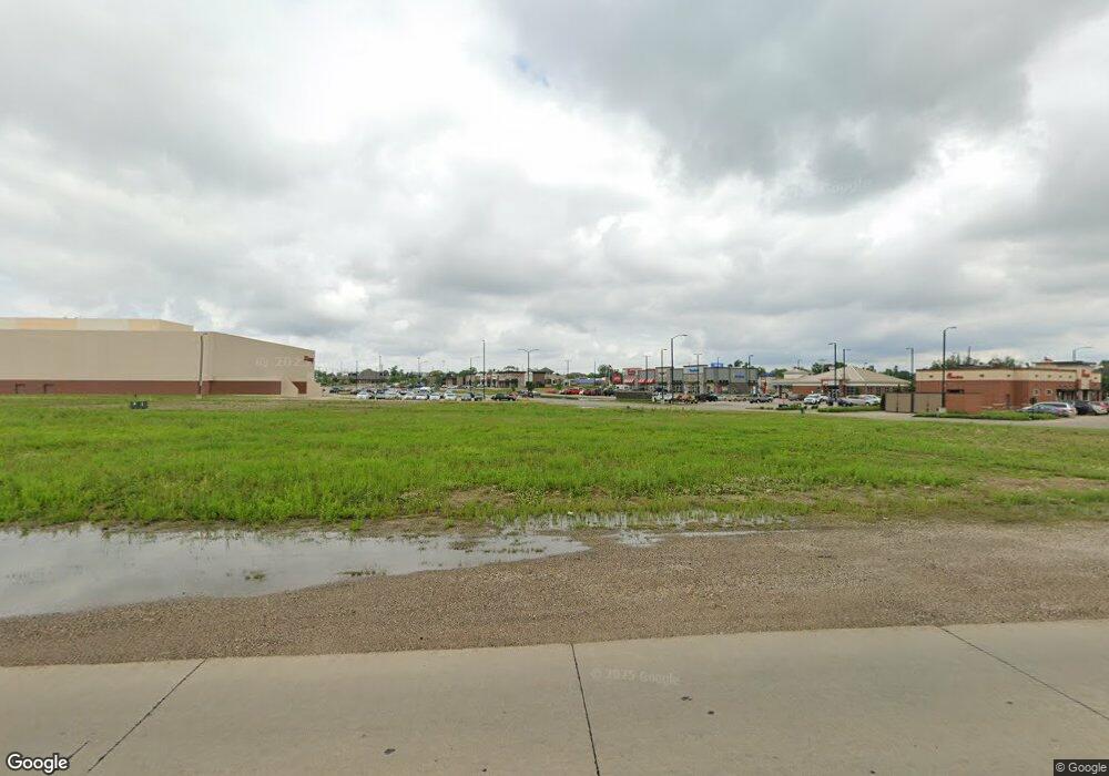 3425 Westdale Dr SW unit 400, Cedar Rapids, IA 52404 - photo 1