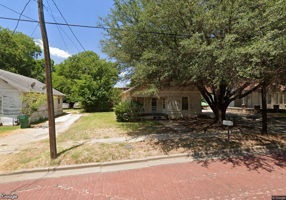 921 N Commerce St, Gainesville, TX 76240 - photo 1