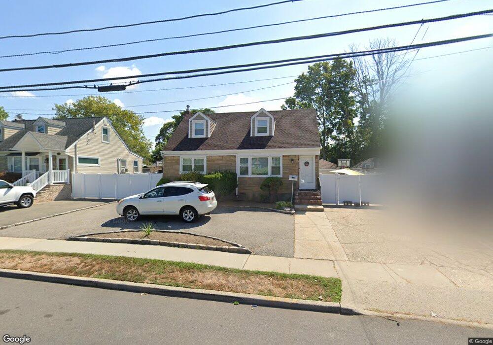 563 Hempstead Gardens Dr, W. Hempstead, NY 11552 - photo 1