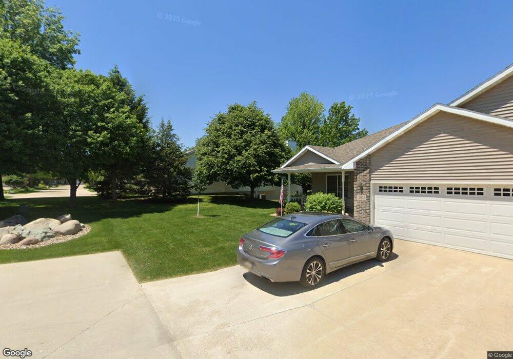 3027 Pheasant Dr unit B, Cedar Falls, IA 50613 - photo 1