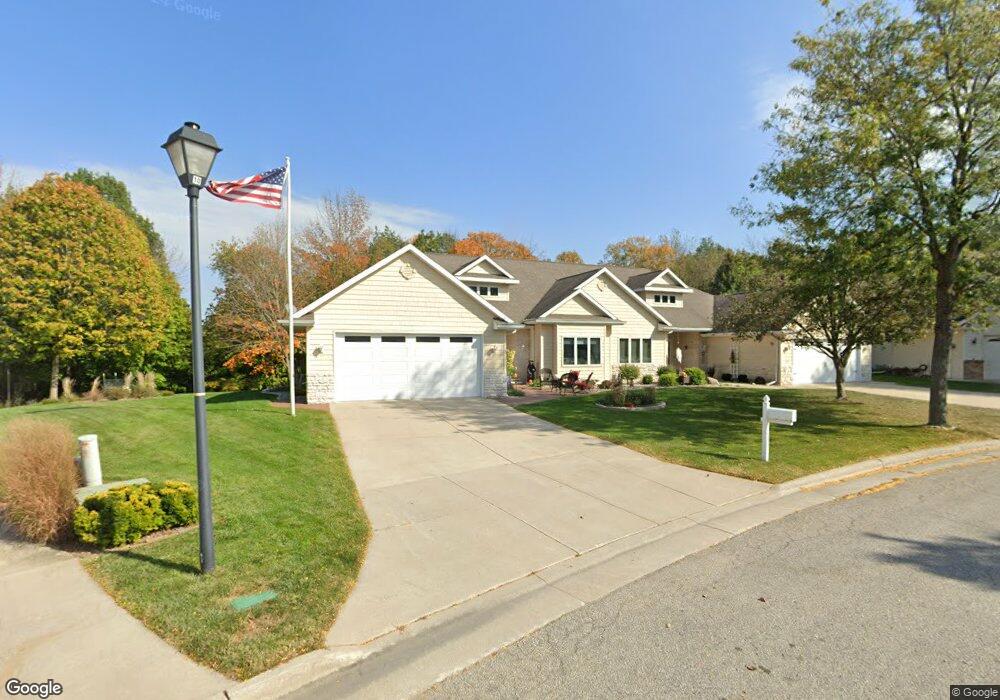 324 Hidden Ridges Ct, Combined Locks, WI 54113 - photo 1