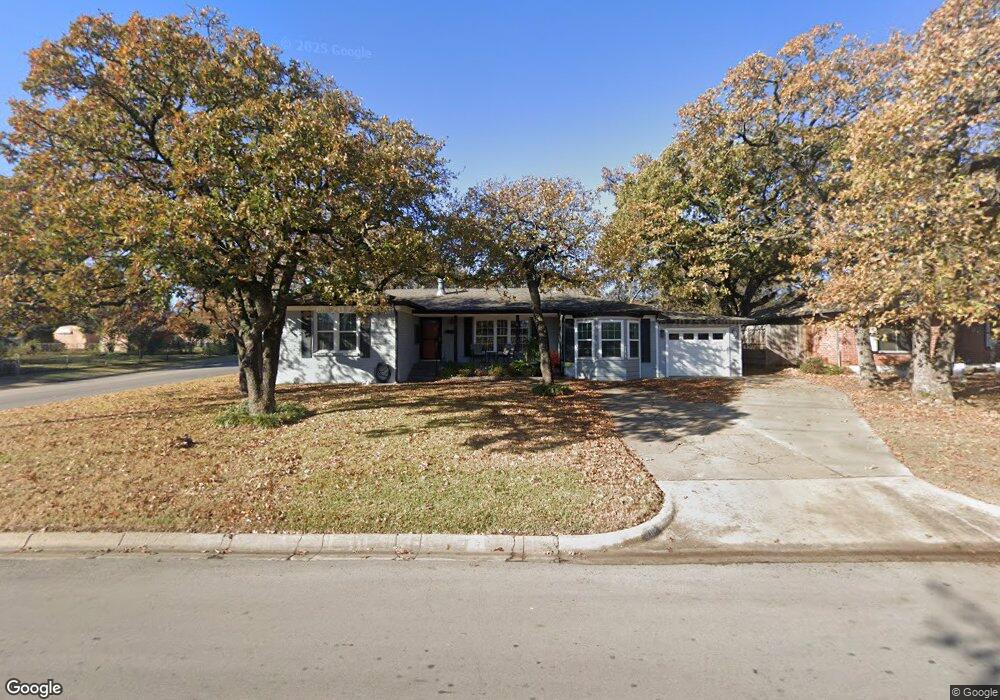 901 Lee Dr, Bedford, TX 76022 - photo 1