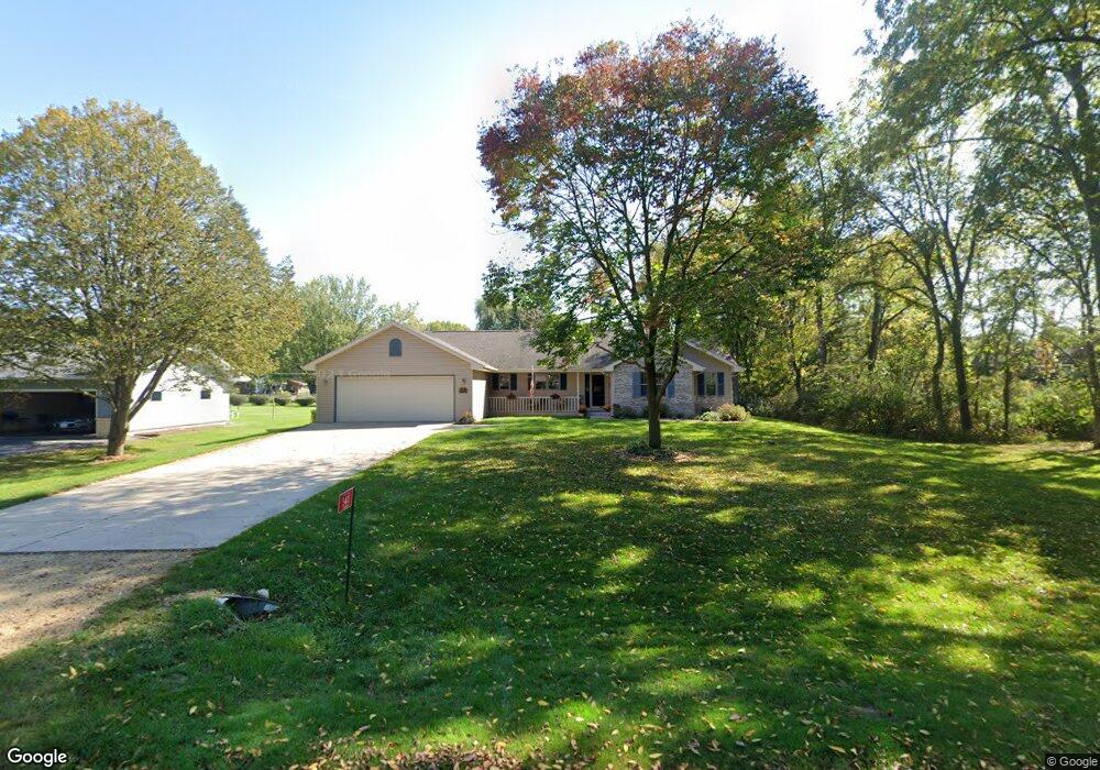 5411 S Driftwood Dr, Janesville, WI 53546 - photo 1