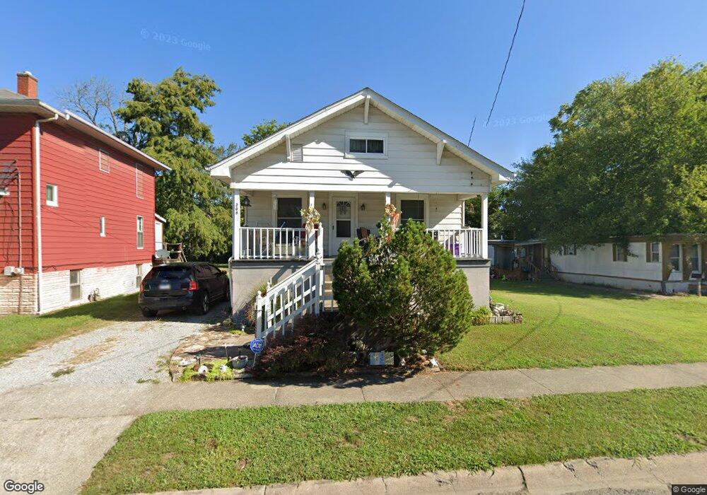 208 E Dayton St, Harrisburg, IL 62946 - photo 1