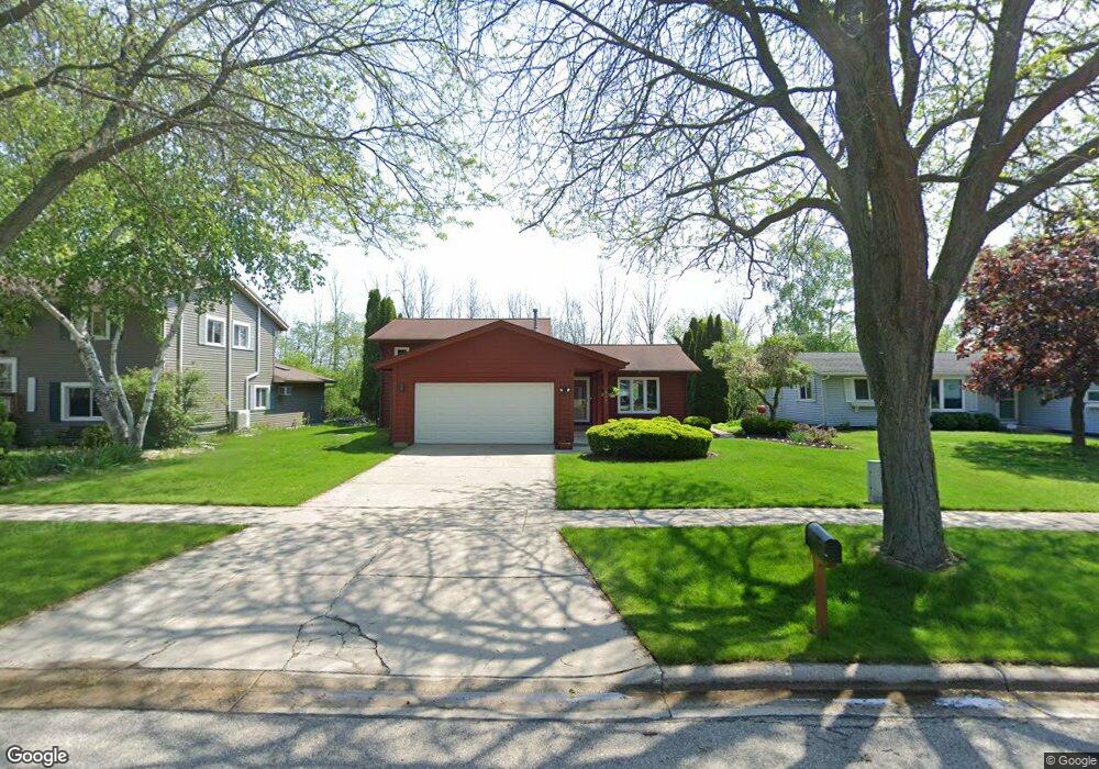 823 Villa Park Dr, West Bend, WI 53090 - photo 1