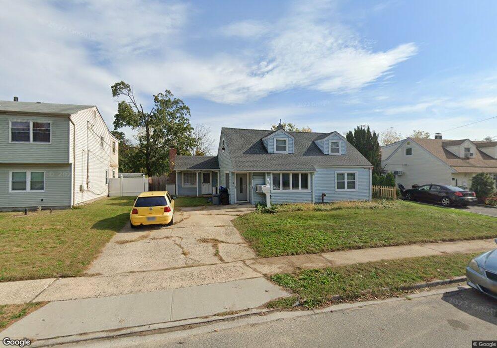 663 Wyngate Dr E, Valley Stream, NY 11580 - photo 1