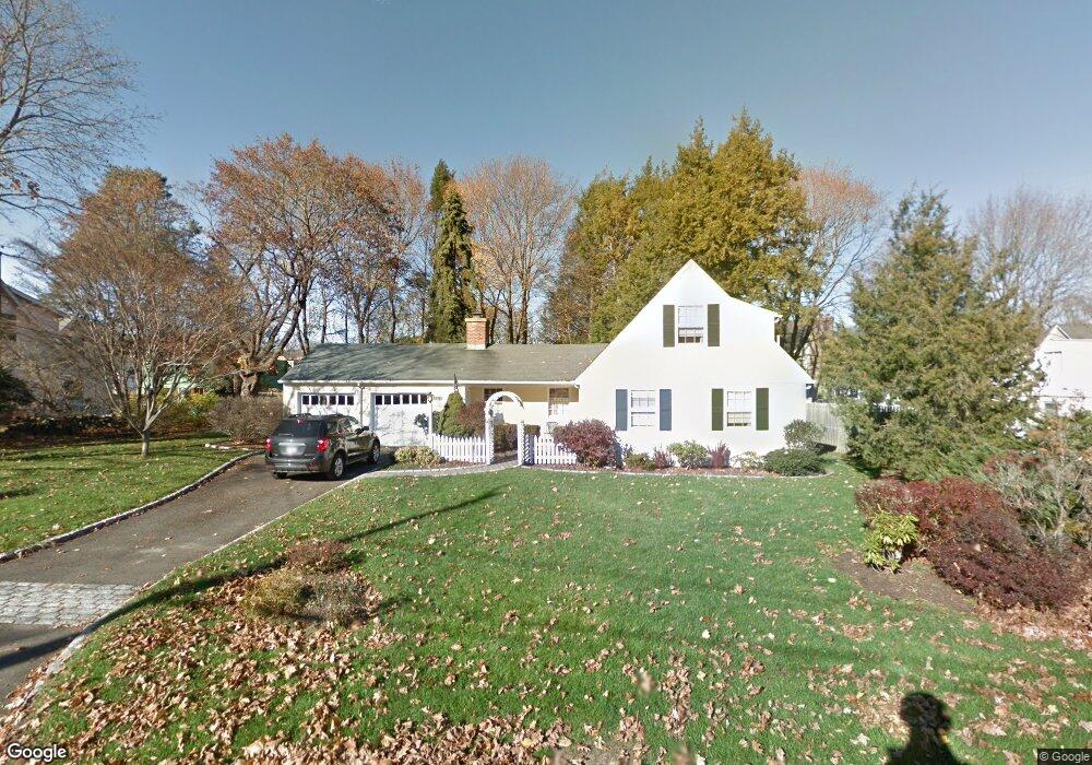 121 Douglas Rd, New Canaan, CT 06840 - photo 1