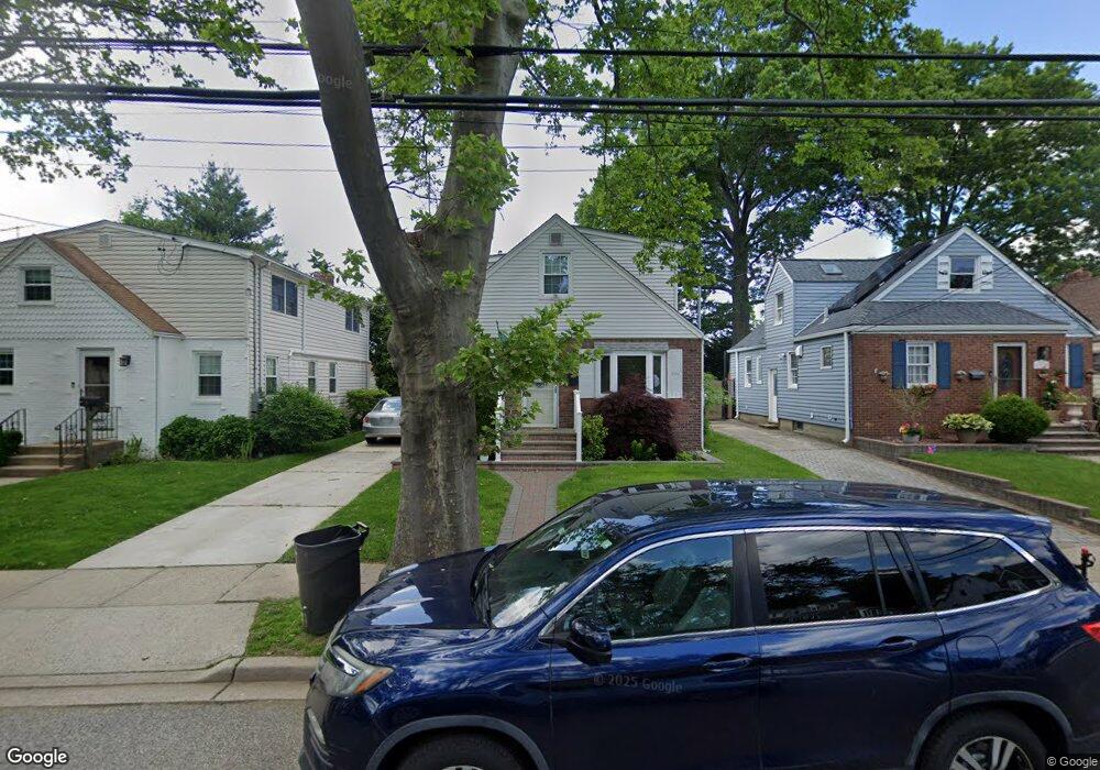 106 Albertson Place, Mineola, NY 11501 - photo 1