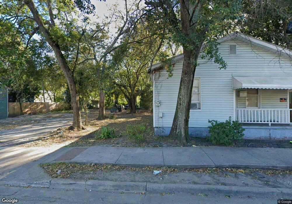 1105 E Bolton St, Savannah, GA 31404 - photo 1