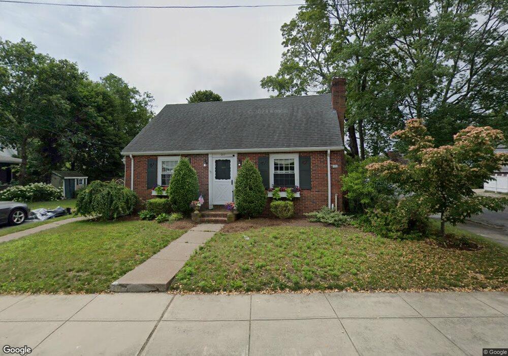 547 Weetamoe St, Fall River, MA 02720 - photo 1