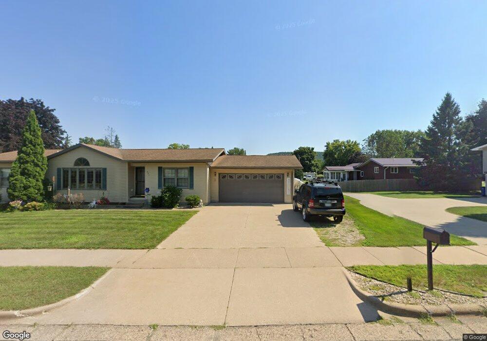 727 S 7th St, La Crescent, MN 55947 - photo 1