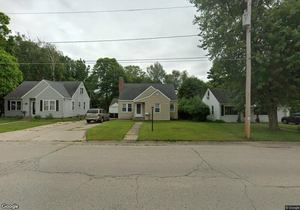 2009 10th Ave, Menominee, MI 49858 - photo 1