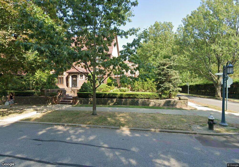 133-56 Underwood Rd, Flushing, NY 11375 - photo 1