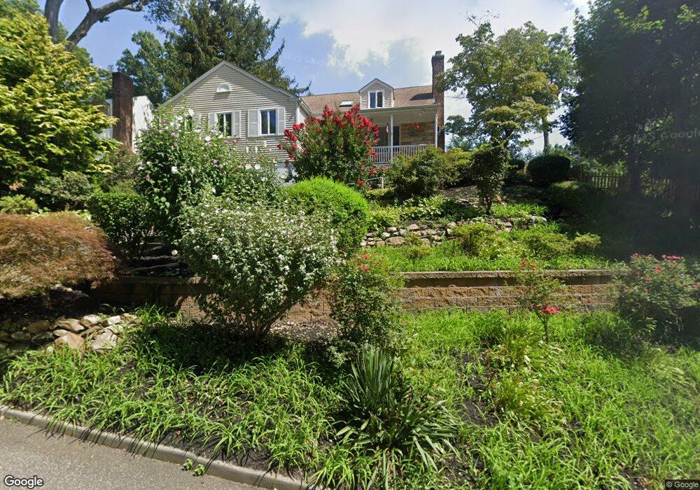 11 Sycamore Rd, Glen Cove, NY 11542 - photo 1