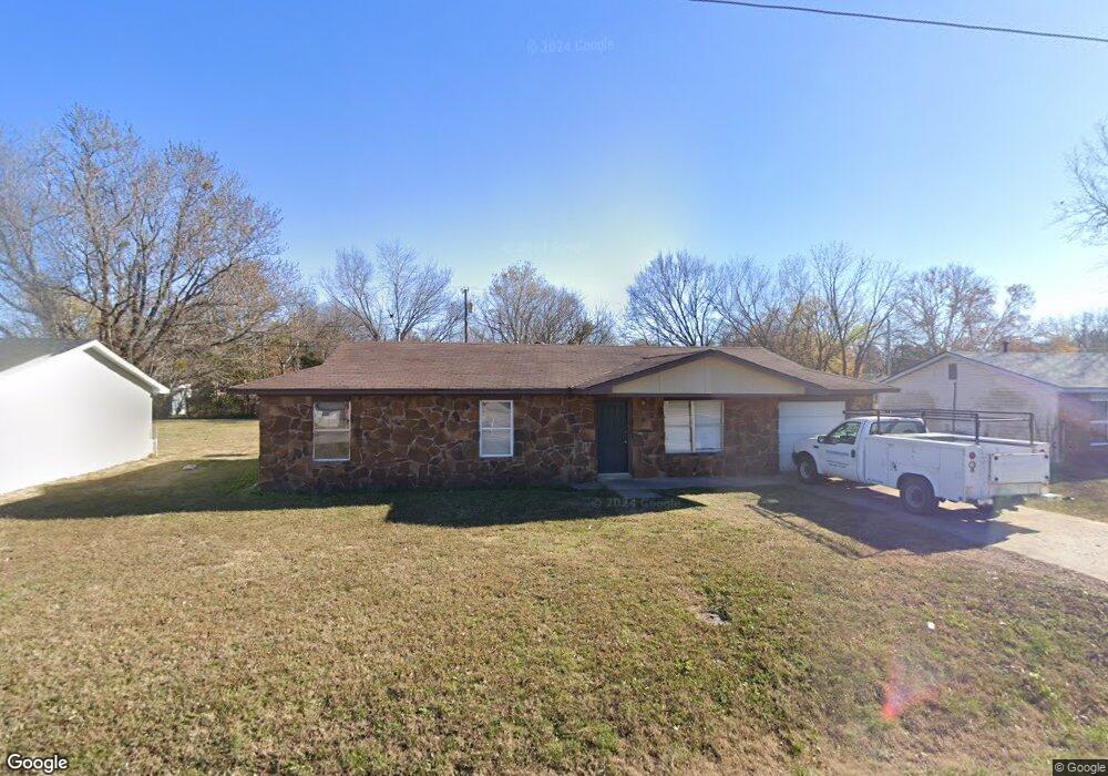 919 N Kern Ave, Okmulgee, OK 74447 - photo 1