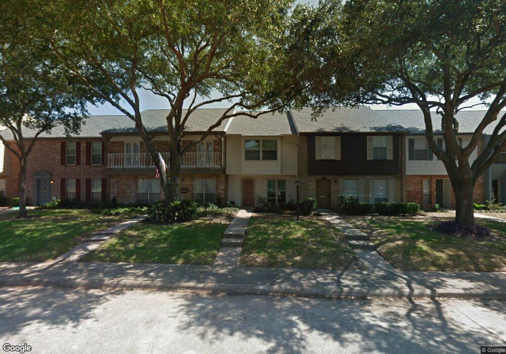 10311 Longmont Dr unit 37, Houston, TX 77042 - photo 1