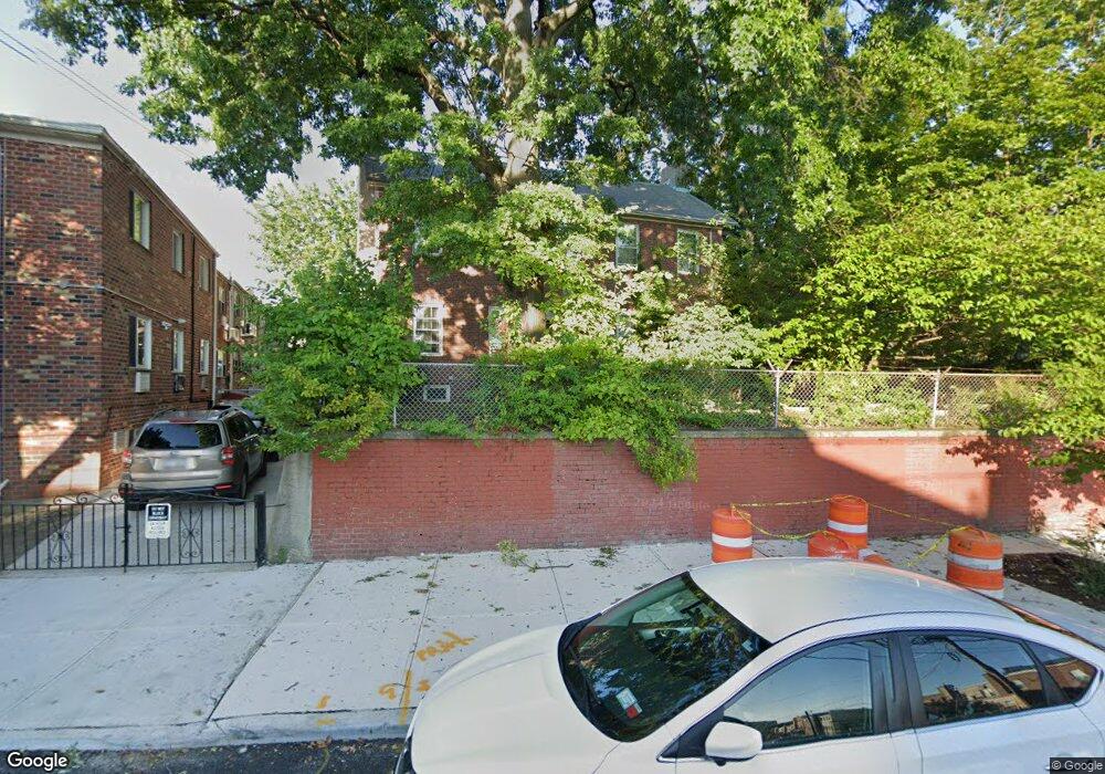 3510 20th Rd, Astoria, NY 11105 - photo 1