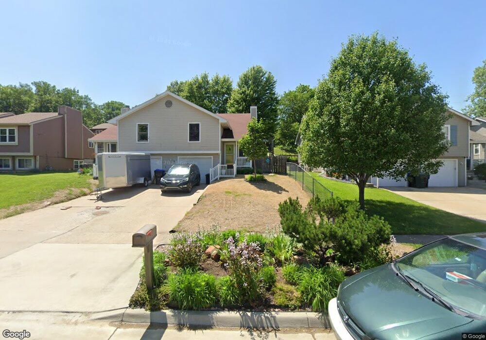 3513 SW Eveningside Dr, Topeka, KS 66614 - photo 1