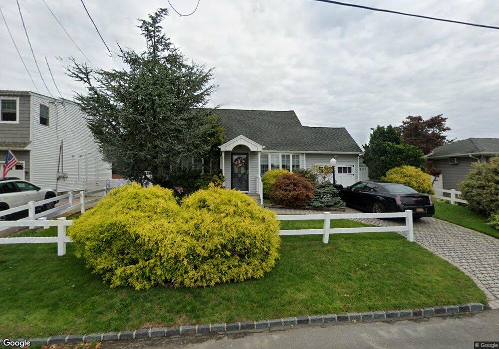 228 29th St, Lindenhurst, NY 11757 - photo 1