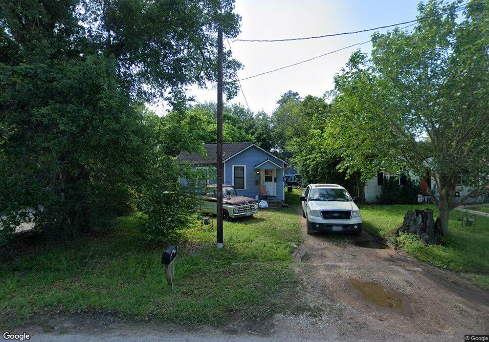 305 Oxford St, Tomball, TX 77375 - photo 1