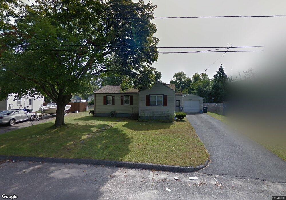 31 Redfern Dr, Springfield, MA 01109 - photo 1