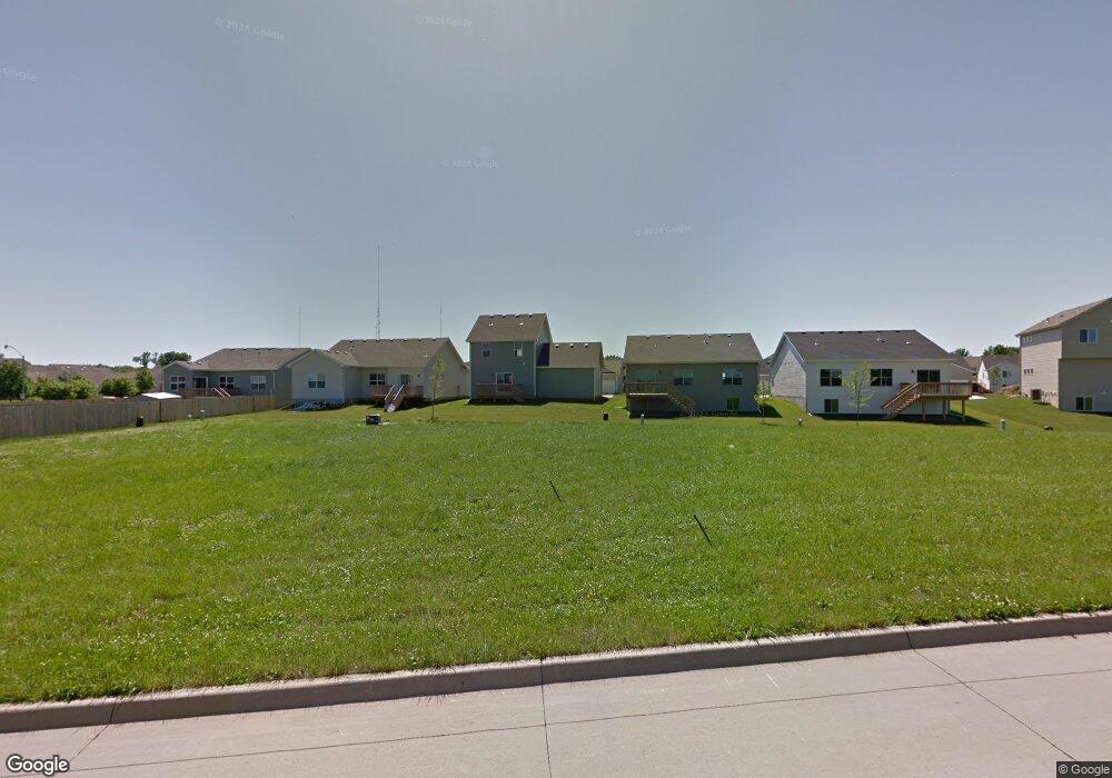 2618 Shadow Creek Ln, Des Moines, IA 50320 - photo 1