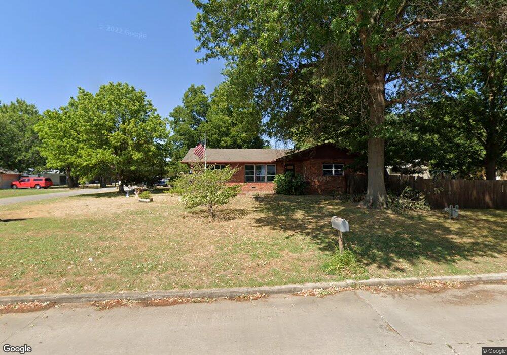 402 E 11th St, Claremore, OK 74017 - photo 1