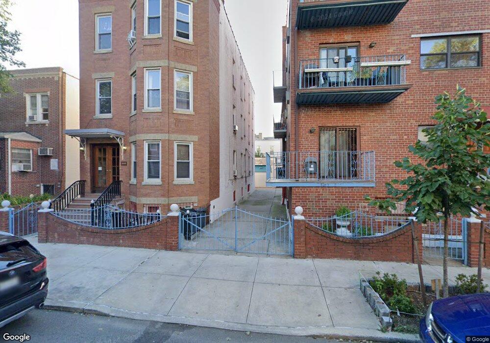 25-37 37 Th St unit 2, New York City, NY 11103 - photo 1