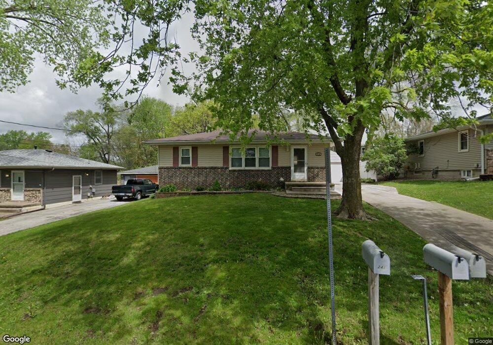 242 E Leland Ave, Des Moines, IA 50315 - photo 1