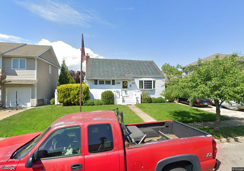 796 Garden Dr, Franklin Square, NY 11010 - photo 1