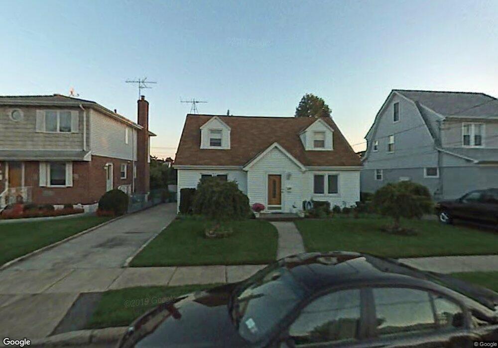 127 Dow Ave, Mineola, NY 11501 - photo 1