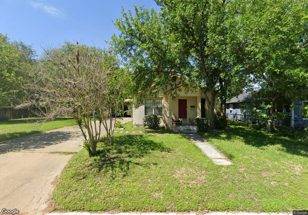407 N Berry St, Beeville, TX 78102 - photo 1