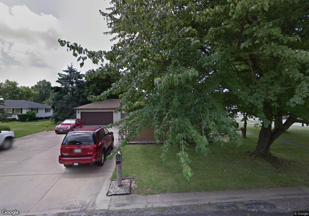 820 N 33rd St, Mattoon, IL 61938 - photo 1