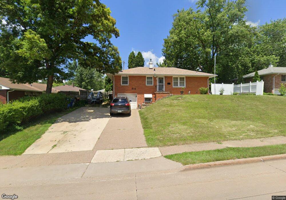 814 Cimarron Dr, Davenport, IA 52804 - photo 1