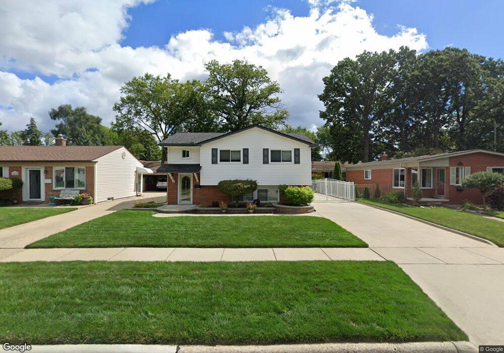 30816 Underwood Dr, Roseville, MI 48066 - photo 1