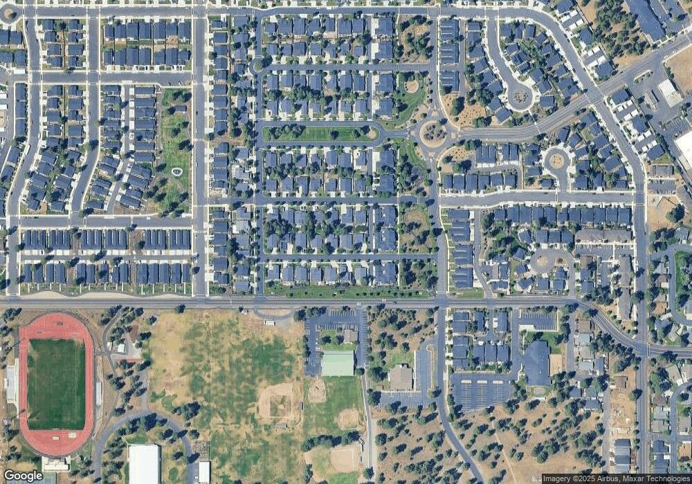 1610 W Carson Ave, Sisters, OR 97759 - photo 1