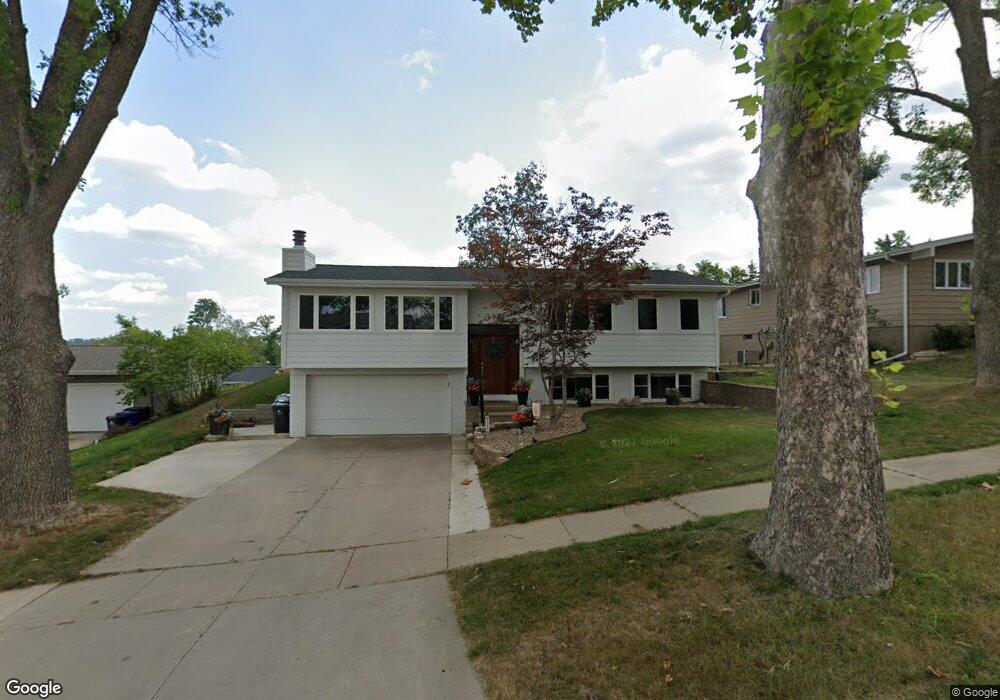 379 Eastland Dr SE, Cedar Rapids, IA 52403 - photo 1