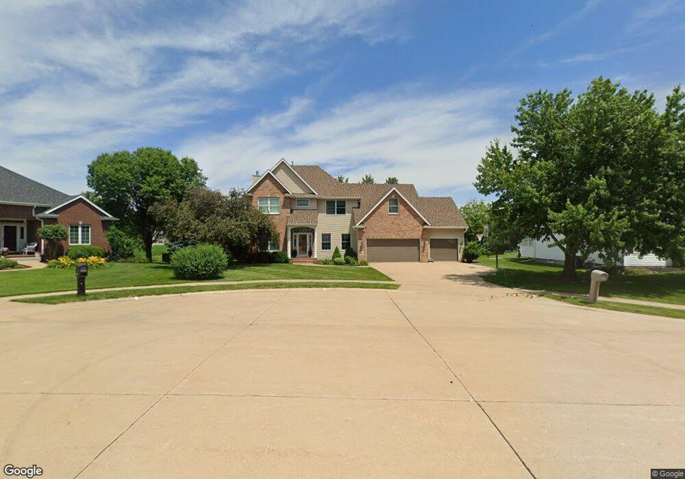 1924 E 48th Ct, Davenport, IA 52807 - photo 1