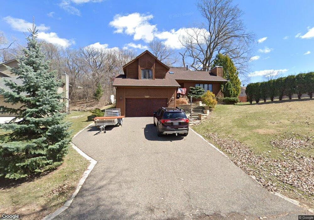 6011 Pinewood Ln, Minnetonka, MN 55345 - photo 1