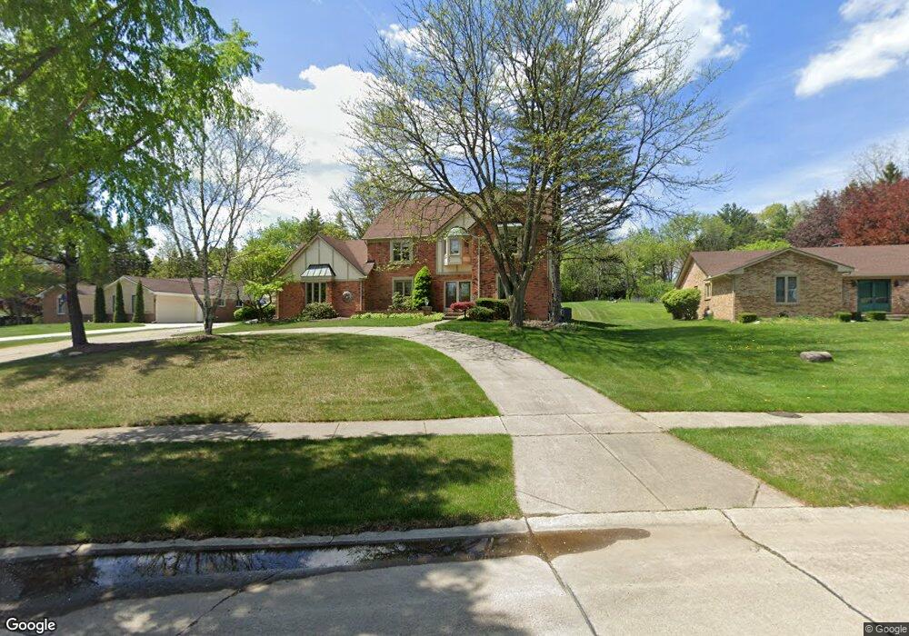 5149 Cherokee Ct, Troy, MI 48098 - photo 1