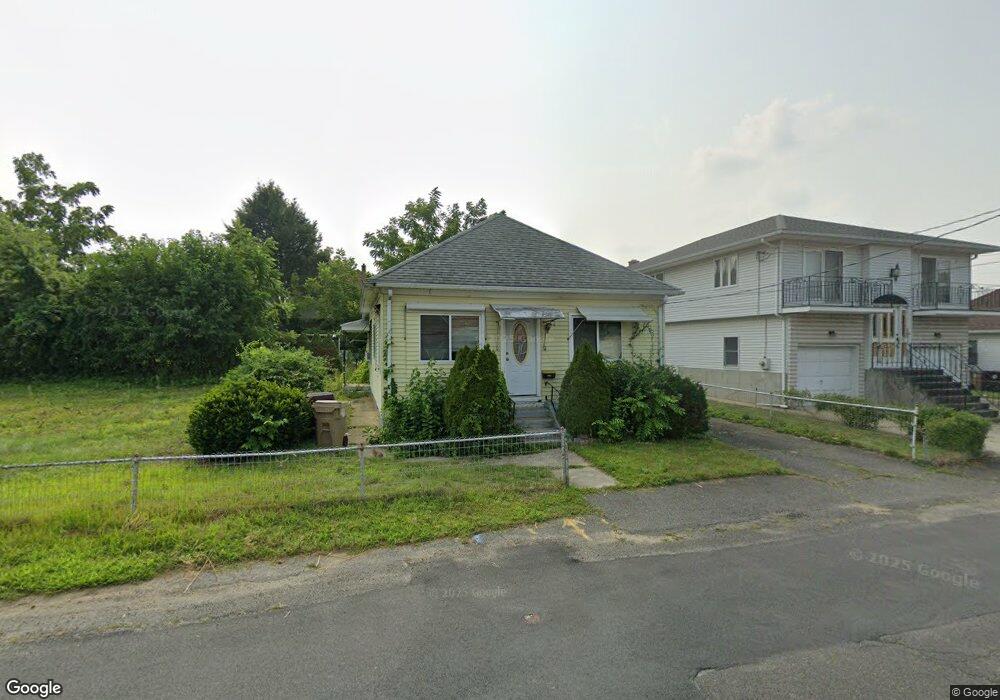 29 Pine St, Ludlow, MA 01056 - photo 1