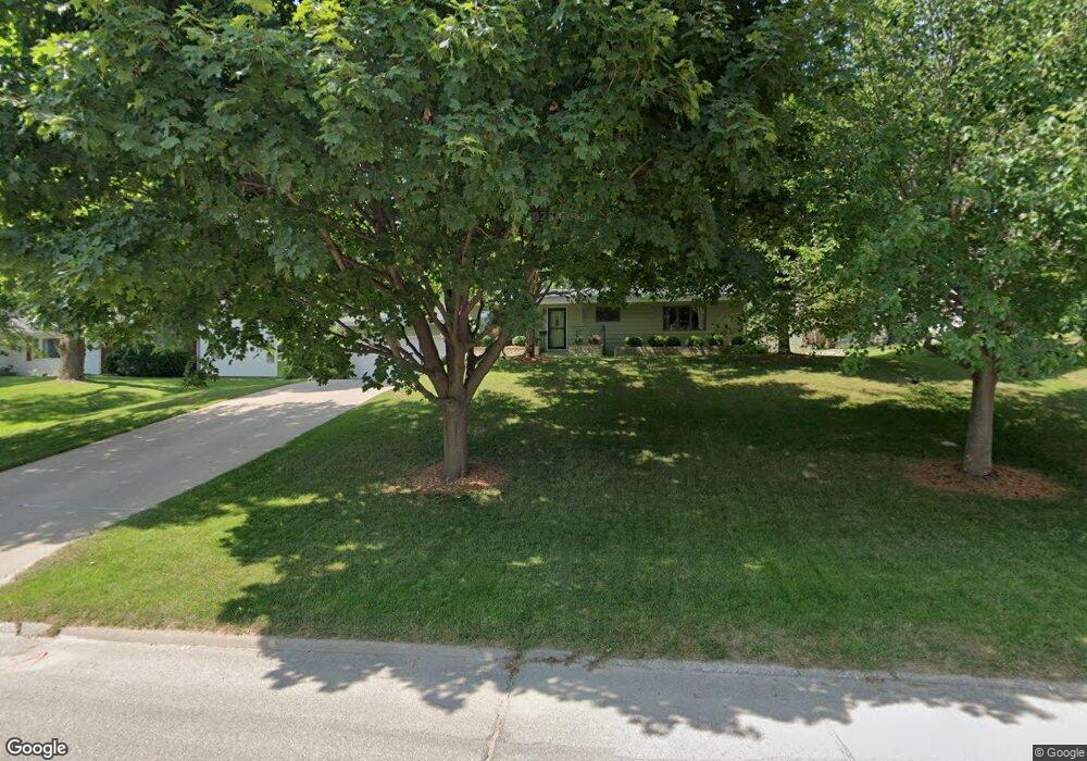 3526 White Oak Rd SE, Cedar Rapids, IA 52403 - photo 1