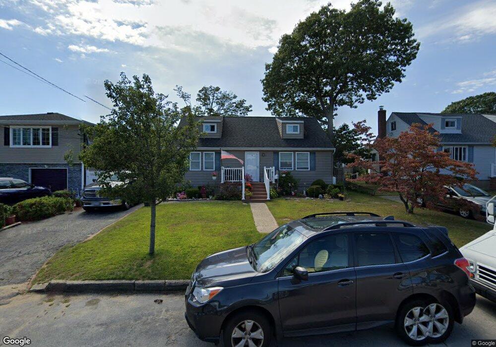 137 Verona Pkwy, Lindenhurst, NY 11757 - photo 1