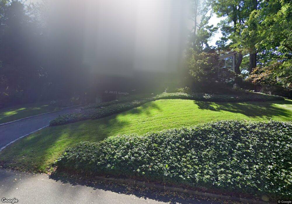 32 Woodedge Rd, Manhasset, NY 11030 - photo 1